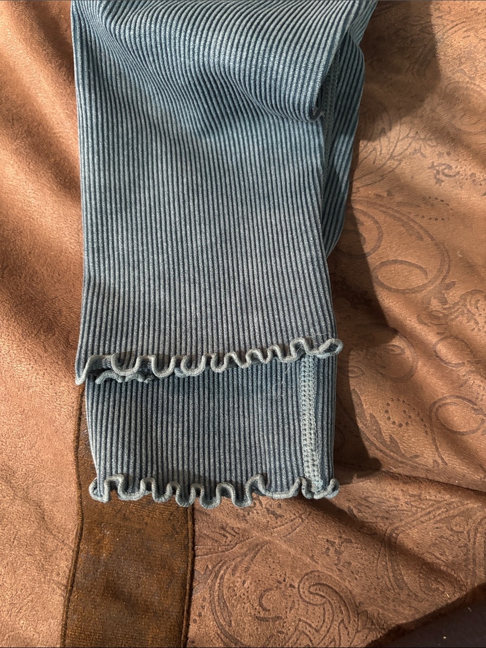 Spiritual Gangster Love Sculpt Ruffled Hem Ribbed Leggings  size M/L - Picture 6 of 6